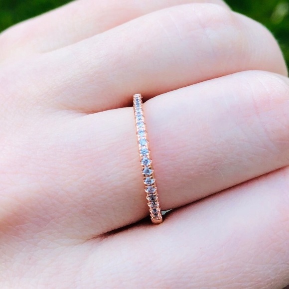 18K Gold Plated Gorgeous Ring - Picture 2 of 5